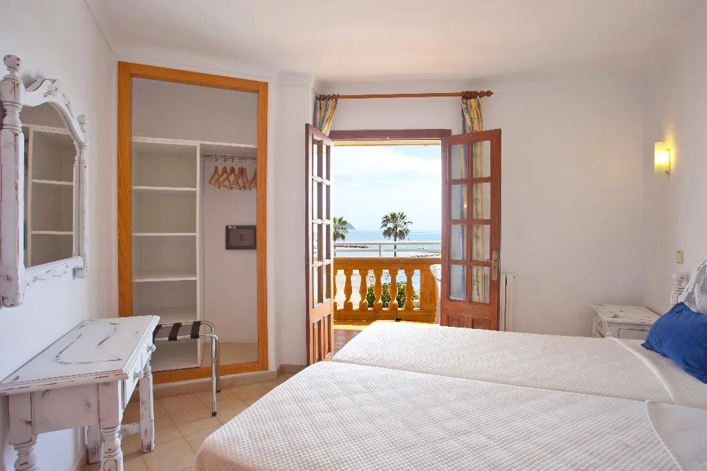 APARTMENT TWO BEDROOMS Room, Apartamentos Sol y Mar, Majorca