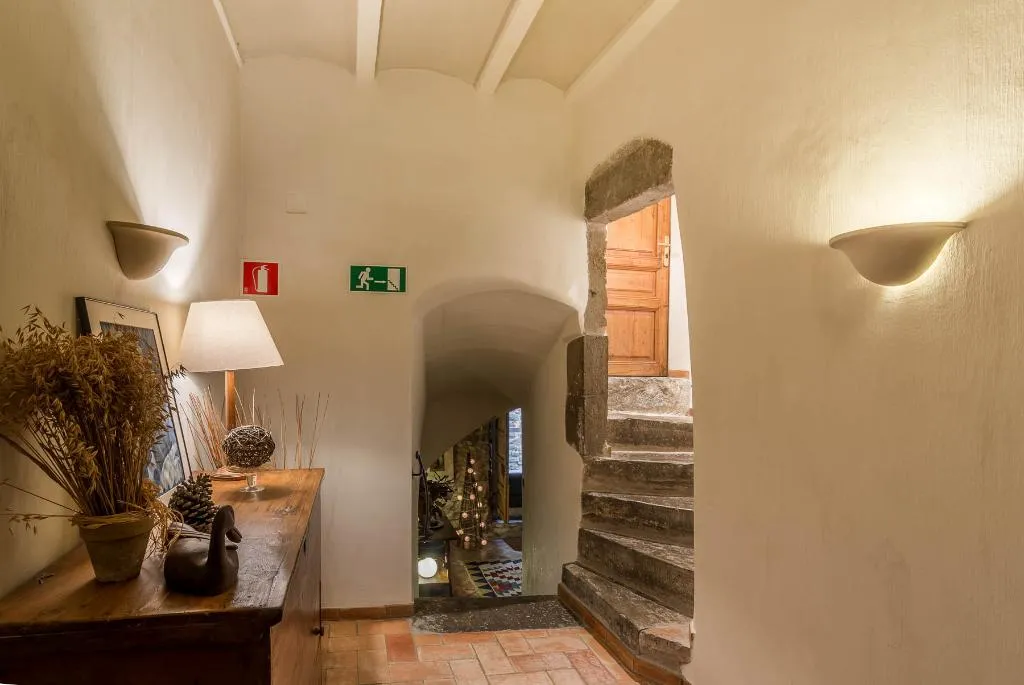 Lobby, La Plaça Madremanya, Costa Brava