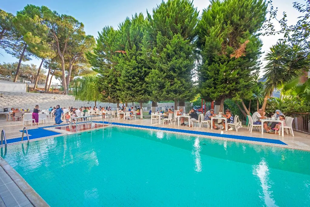 Pool, Marla, Bodrum