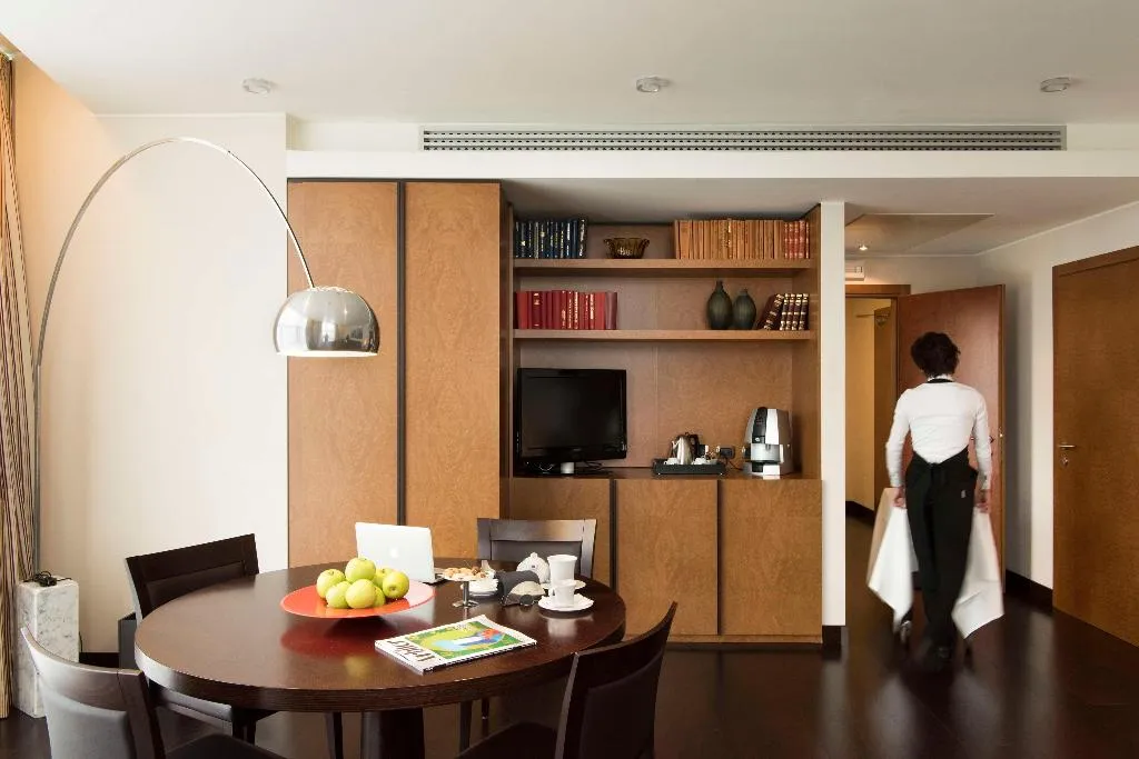 SUITE KING SIZE BED Room, Best Western Premier BHR Treviso Hotel, Venice