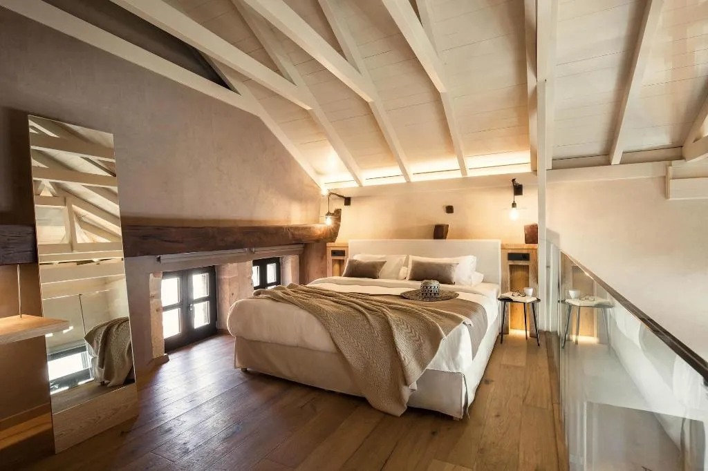 Room, J&G Suites, Crete