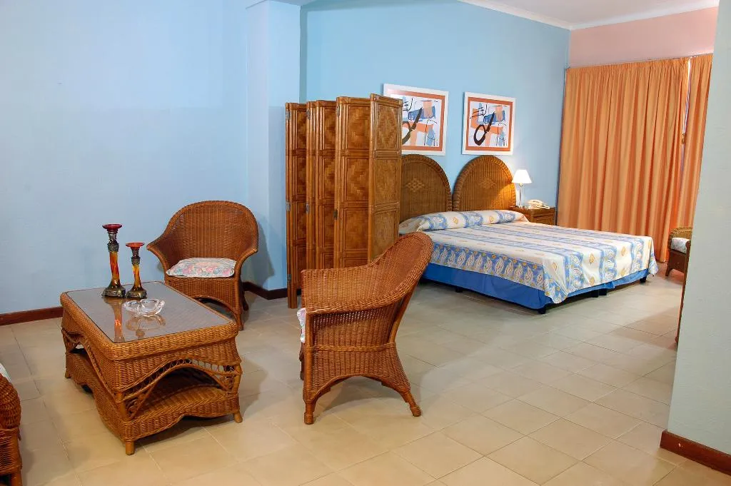 BUNGALOW CAPACITY 2 ONE BEDROOM Room, Comodoro, Cuba