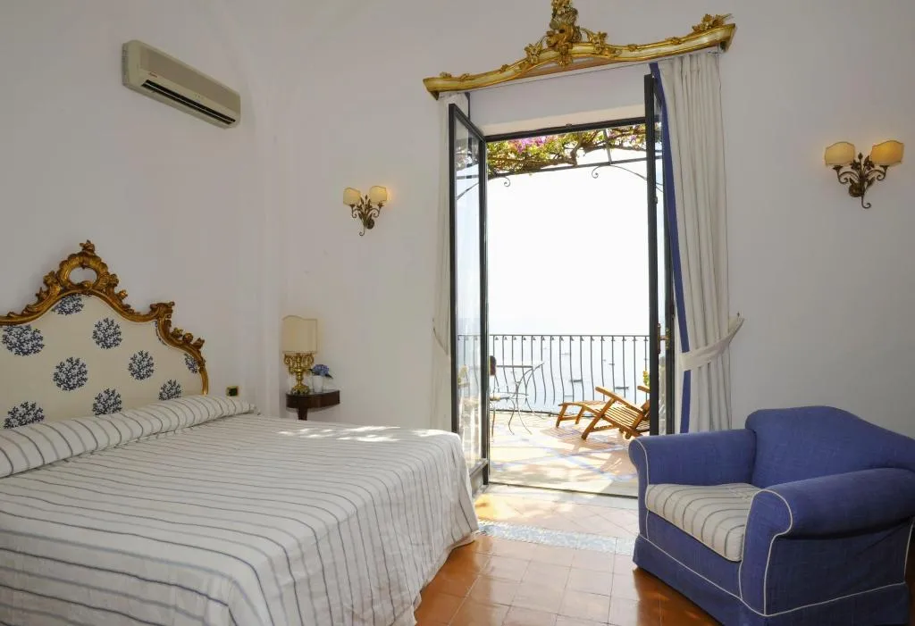 Room, Miramare, Naples