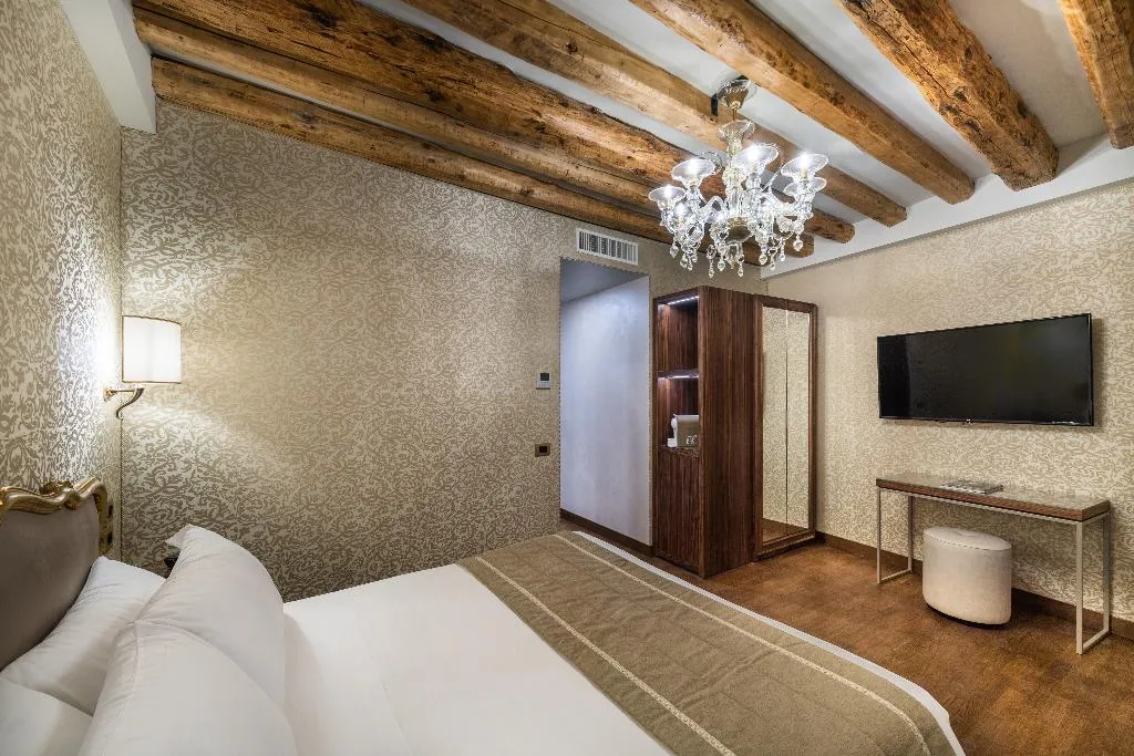 Double or Twin SUPERIOR Room, Palazzo San Lorenzo, Venice