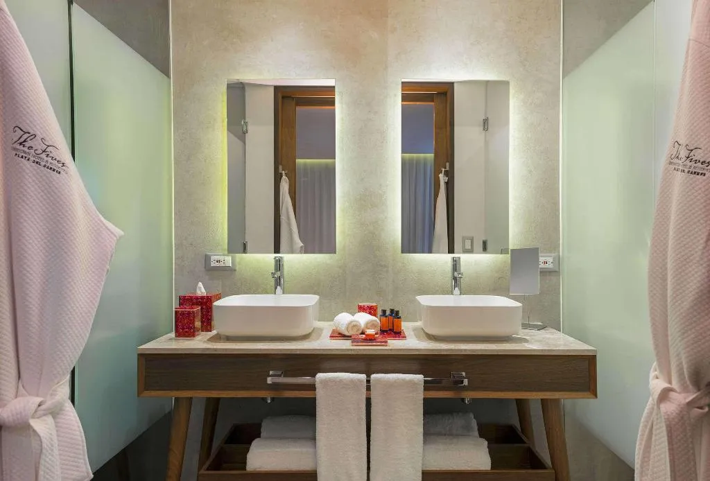 JUNIOR SUITE KING SIZE BED Room, The Fives Downtown Hotel, Curio by Hilton, Playa Del Carmen