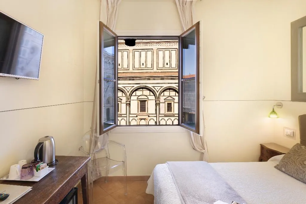 Room, Soggiorno Battistero, Florence
