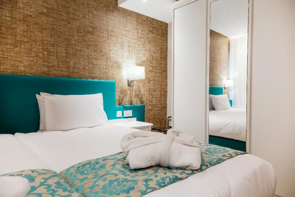 SINGLE POOL VIEW Room, Pergola Hotel & Spa, Malta
