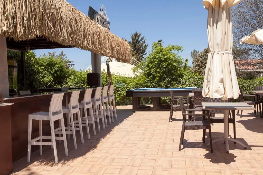Bar, Green Peace, Dalaman