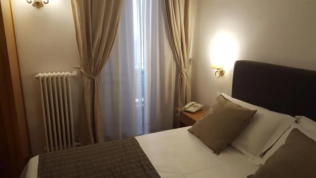 Room, Del Real Orto Botanico, Naples