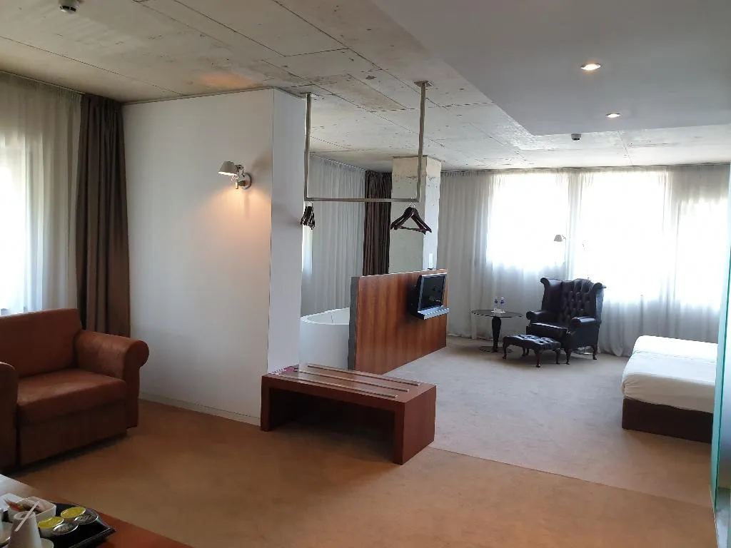 JUNIOR SUITE STANDARD Room, Graffit Gallery Hotel, Varna