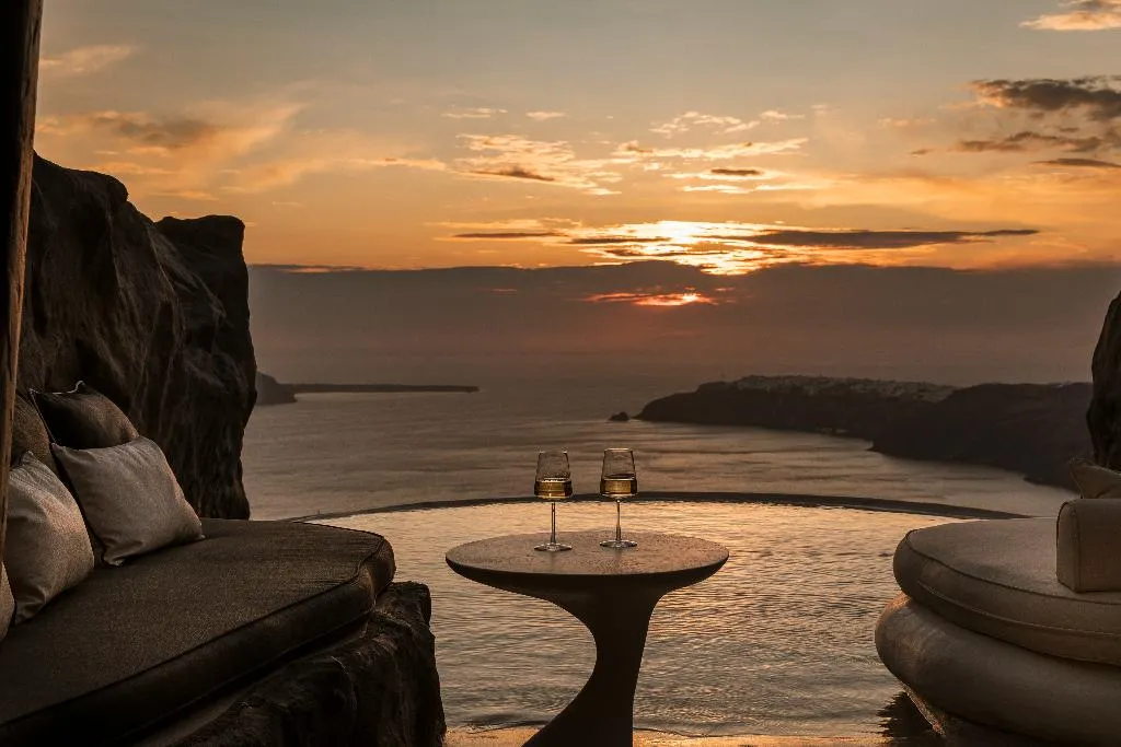 CAVE WITH PRIVATE POOL Room, One Of One Hotel, Santorini