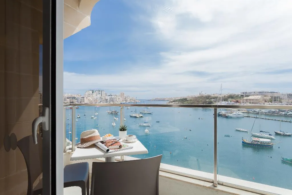 Double or Twin SEA VIEW Room, Hotel 115 The Strand Hotel and Suites, Malta