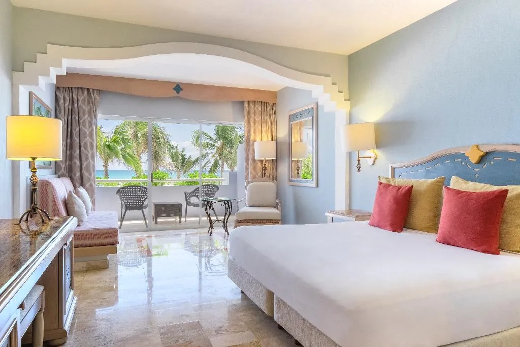 JUNIOR SUITE OCEAN FRONT Room, Iberostar Waves Paraiso del Mar All Inclusive, Cancun Area