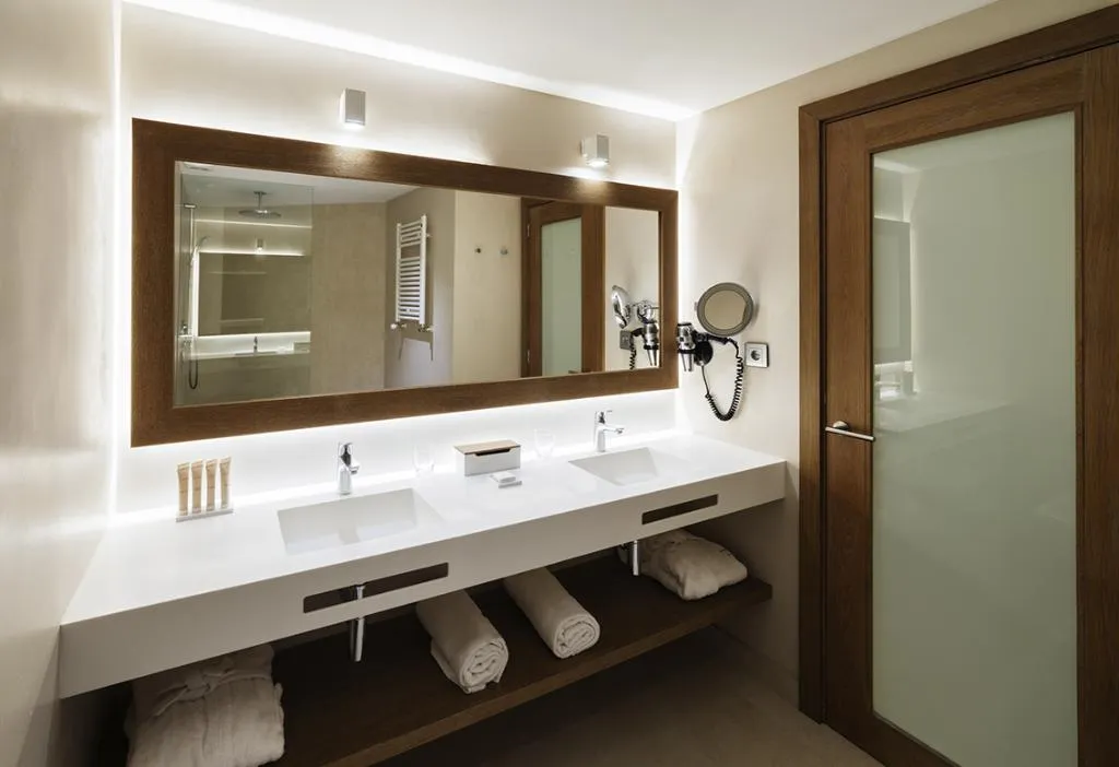 Double or Twin STANDARD Room, Lamaro Hotel, Barcelona