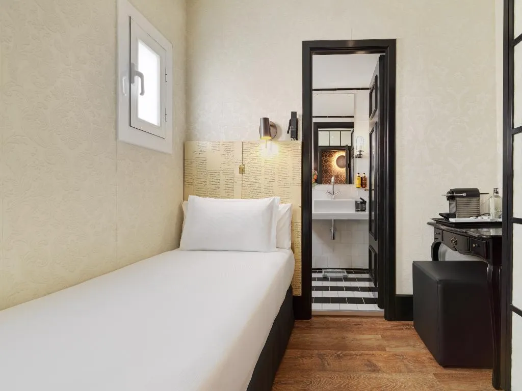 DOUBLE SINGLE USE STANDARD Room, H10 Catalunya Plaza-Boutique Hotel, Barcelona