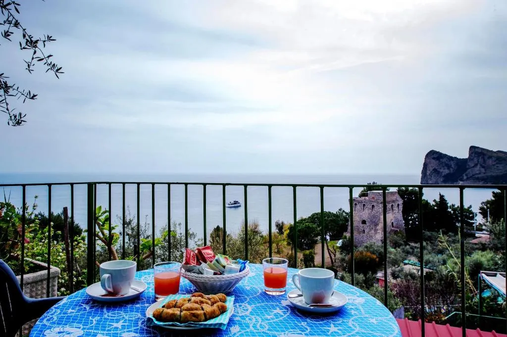 Room, Marina del Cantone Chalet, Naples