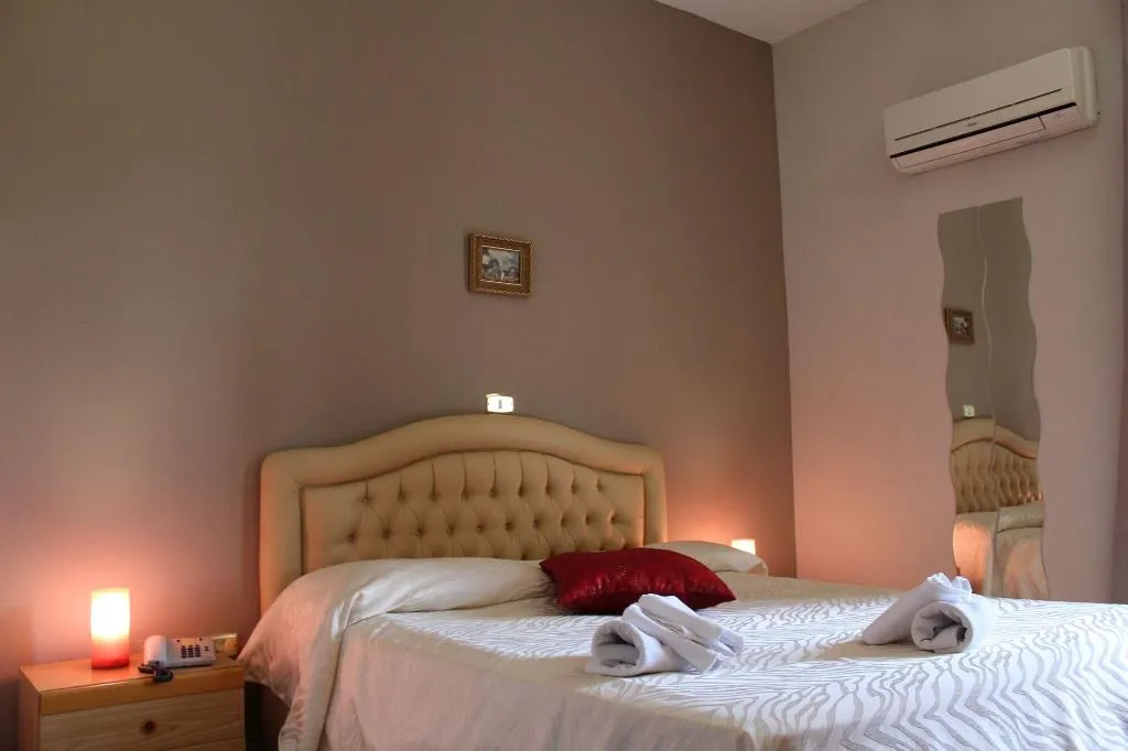 Room, Hotel Santuario Pompei, Naples