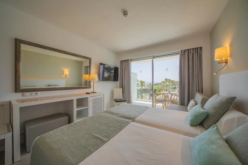 Double or Twin SIDE SEA VIEW Room, Playa Esperanza Resort, Majorca