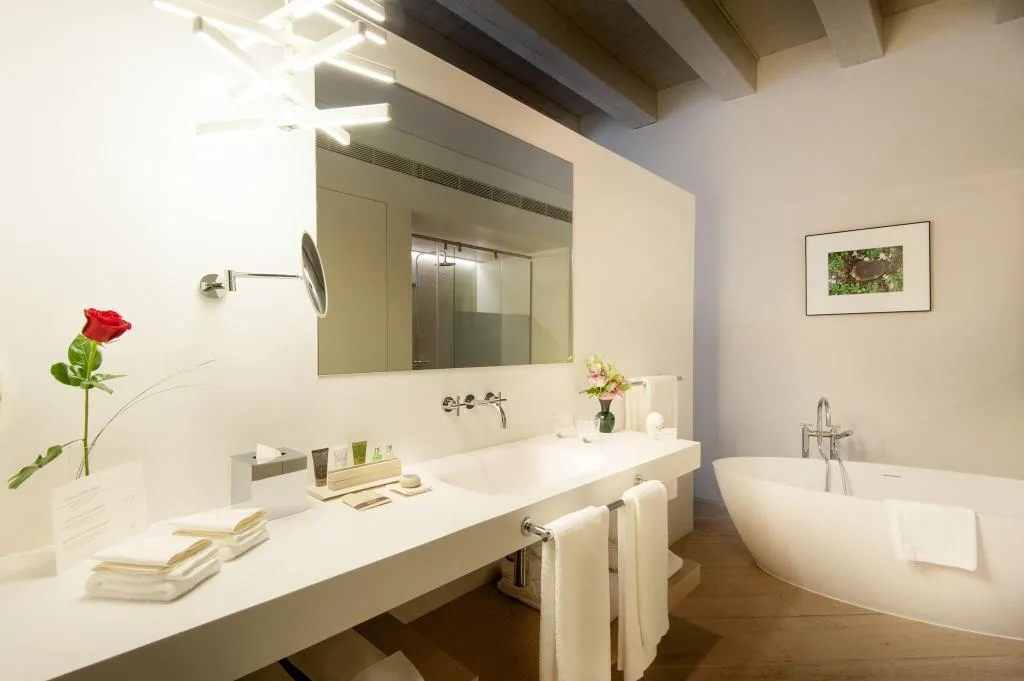 JUNIOR SUITE KING SIZE BED Room, Mercer Hotel Barcelona, Barcelona