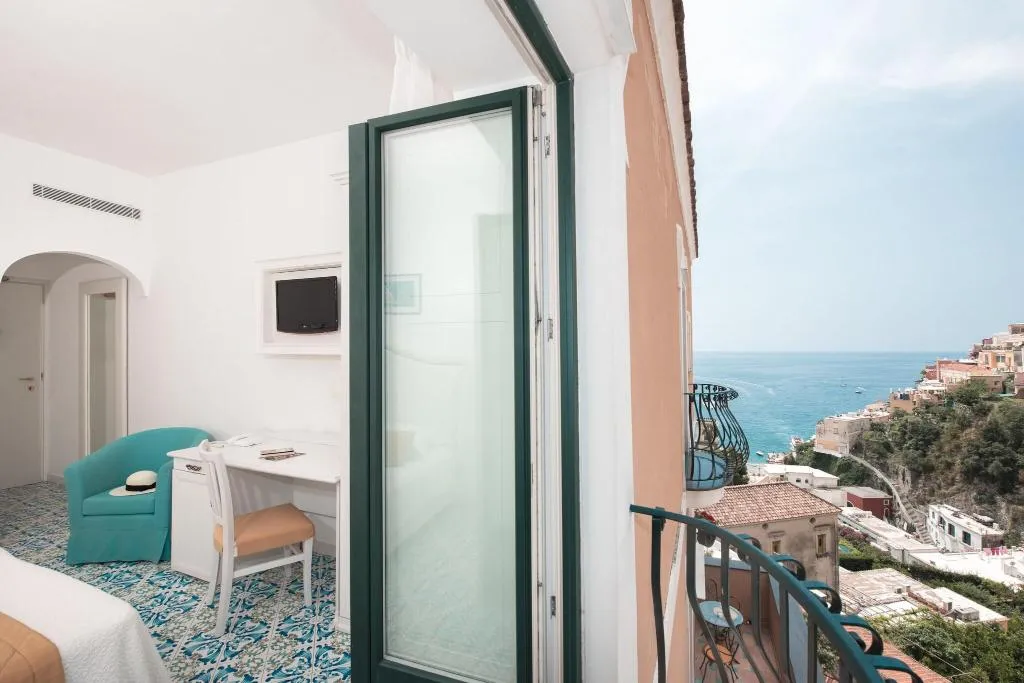 DOUBLE KING SIZE BED Room, Savoia, Naples