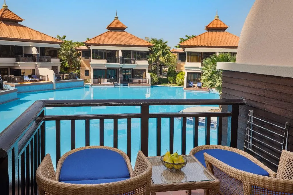 Double or Twin DELUXE LAGOON VIEW Room, Anantara The Palm Dubai Resort, Dubai
