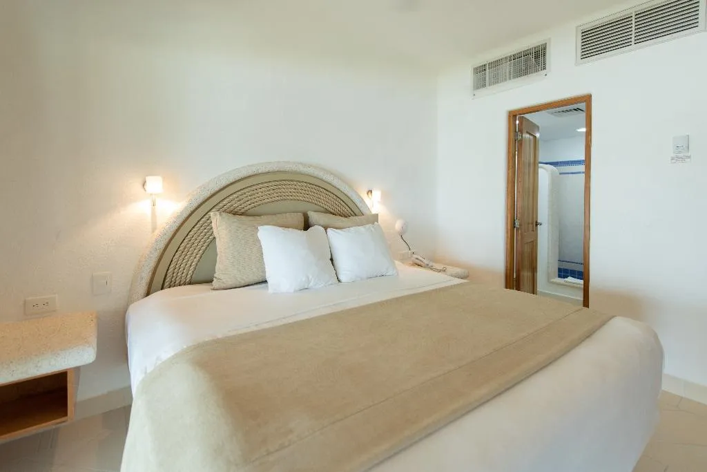 VILLA OCEAN VIEW THREE BEDROOMS Room, Las Villas Akumal, Cancun Area