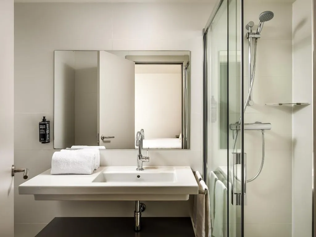 TRIPLE INNER Room, Ibis Styles Barcelona Centre, Barcelona