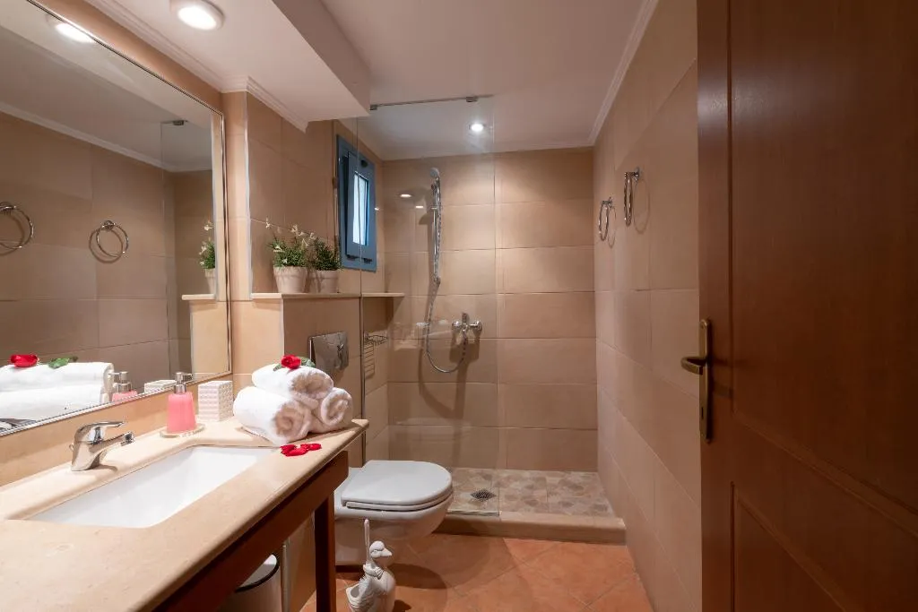 APARTMENT SEA FRONT Room, Porto Sisi Hotel Apartments, Crete