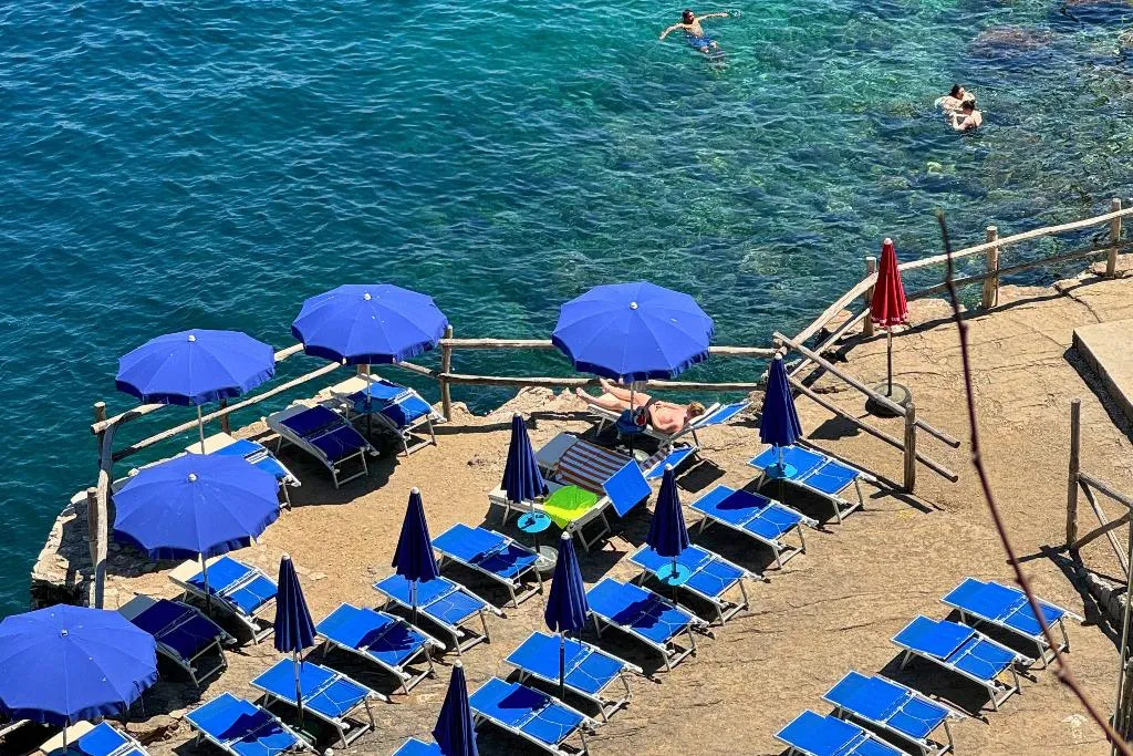 Beach, Hostel & Glamping Santa Fortunata, Naples