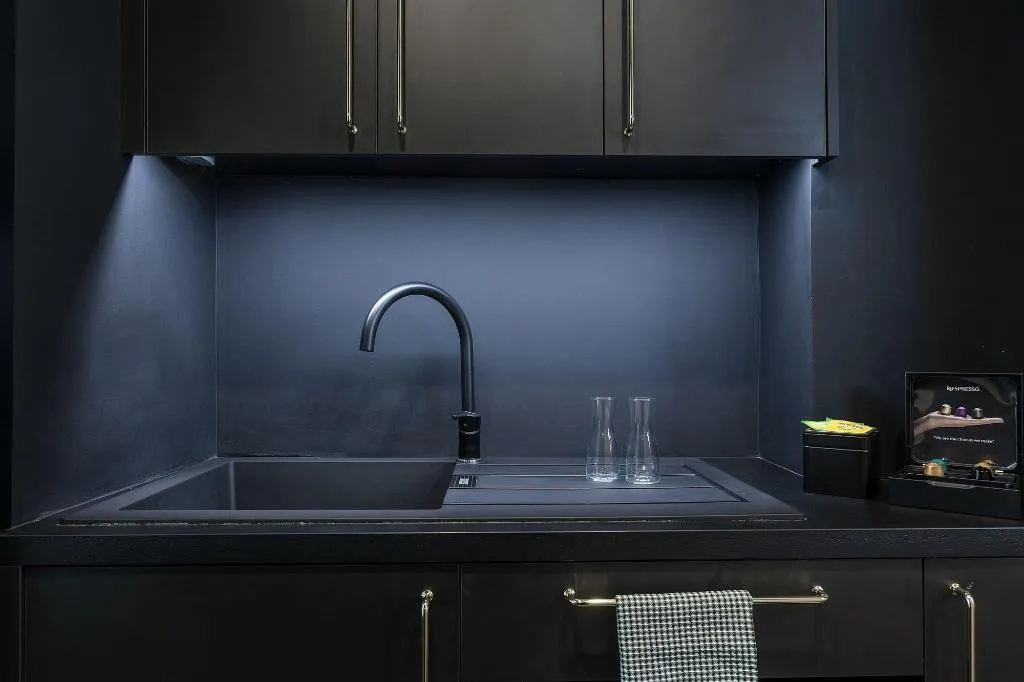 Room, Nin&Bau Sarri 2, Athens
