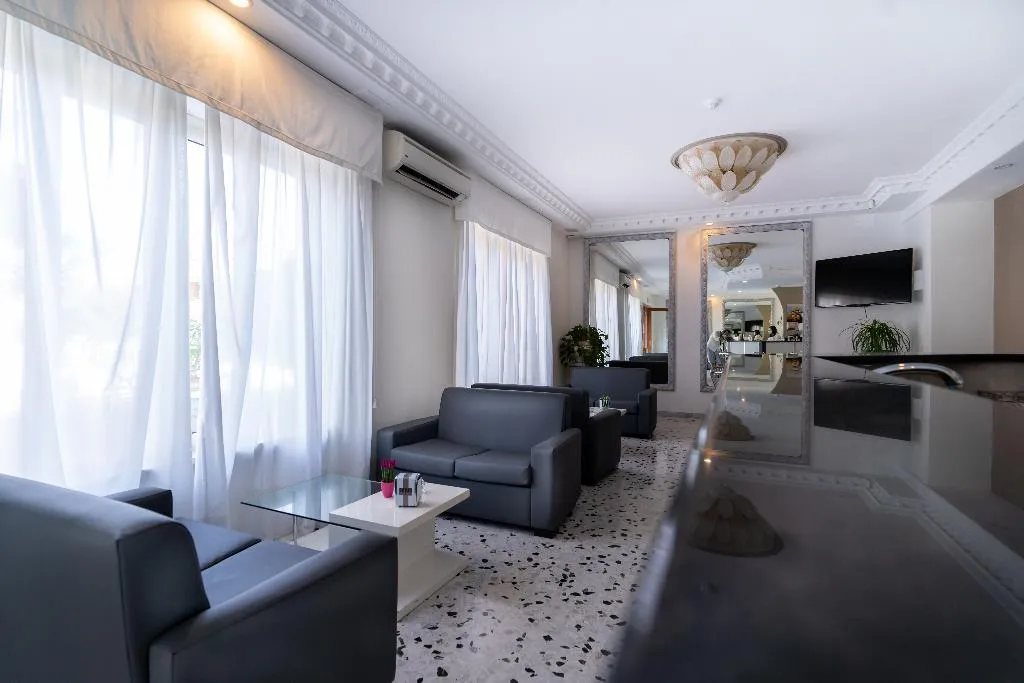 Lobby, Hotel La Pergola, Naples