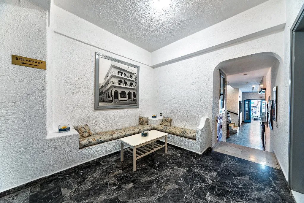 Lobby, Iro, Crete