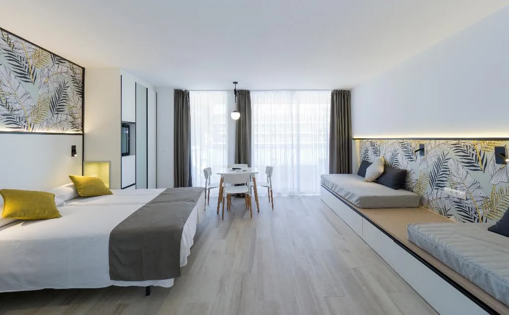 FAMILY ROOM SUPERIOR Room, Medplaya Calypso, Costa Dorada
