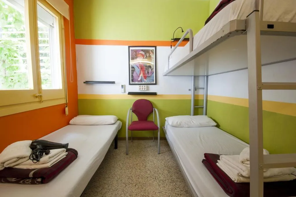 FAMILY ROOM CAPACITY 6 Room, Hostel Albergue Studio, Barcelona