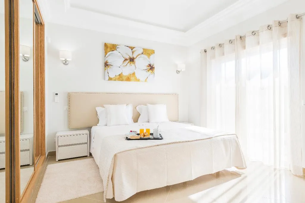 VILLA FOUR BEDROOMS Room, Lakeside Country Club, Algarve
