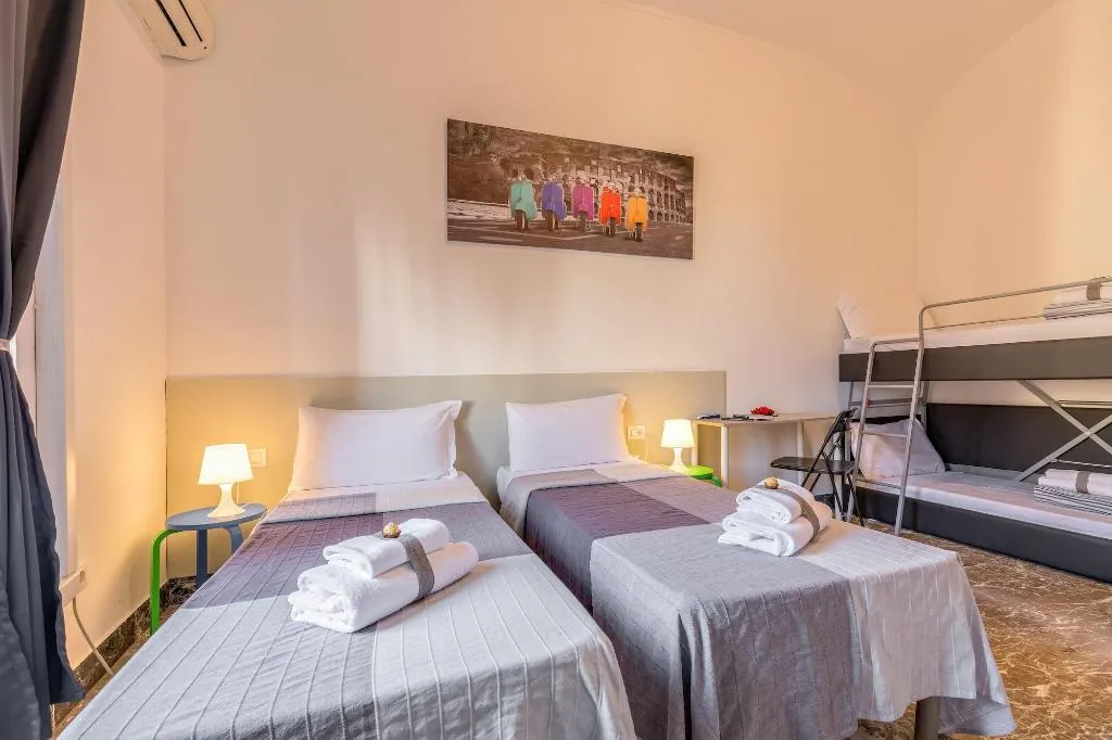 Room, Do Domus, Naples