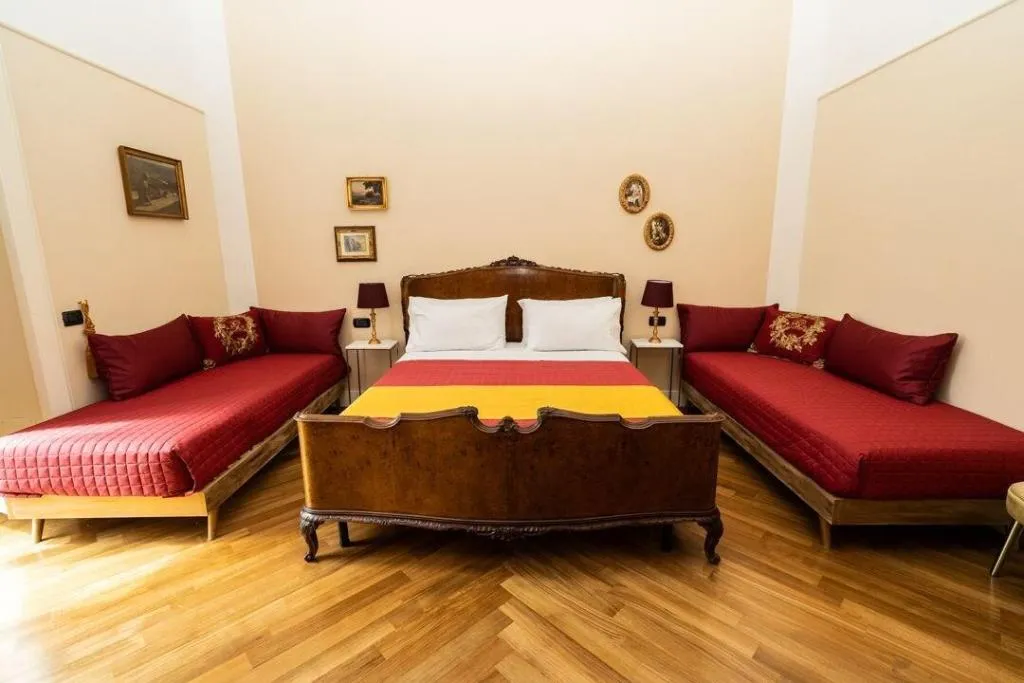 Room, Moon Luxury Rooms & Apartments, Naples
