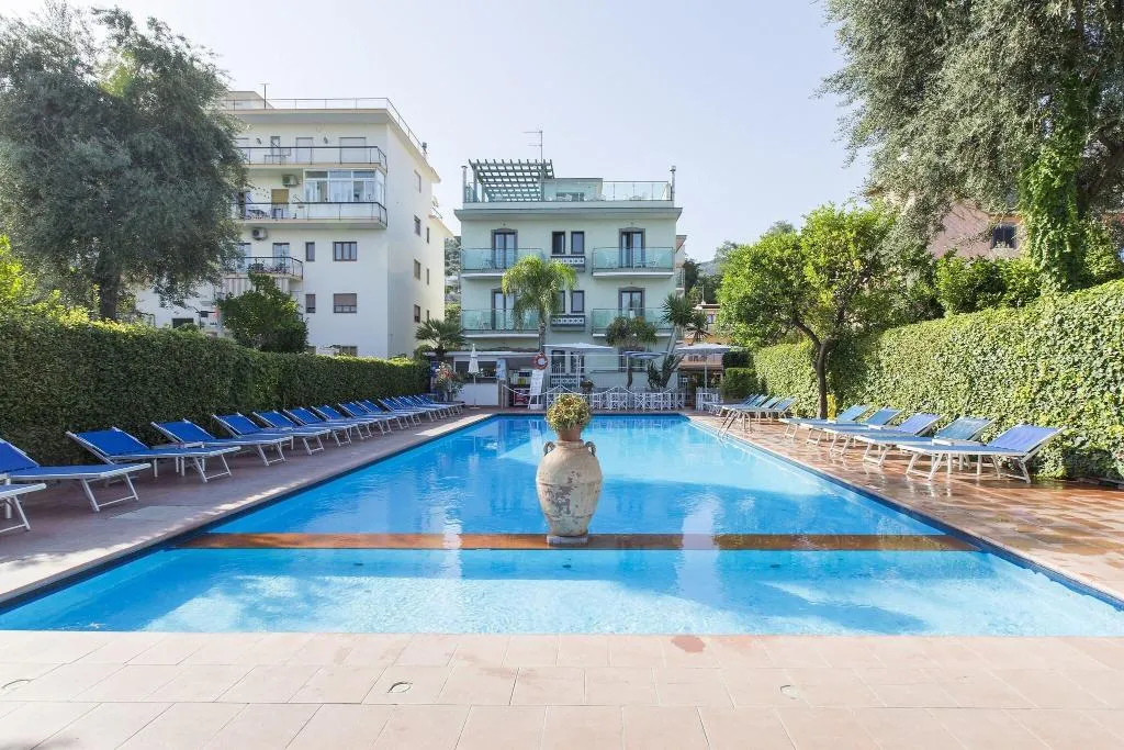 Pool, Hotel Central, Naples