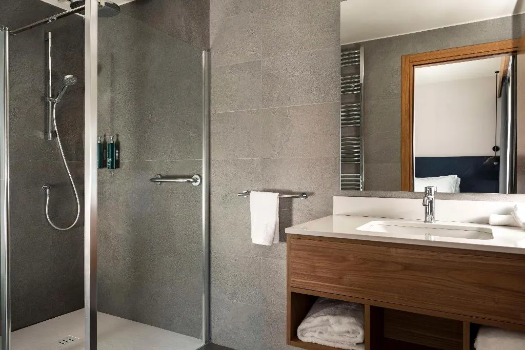 DOUBLE KING SIZE BED Room, Hilton Garden Inn Padova City Centre, Venice