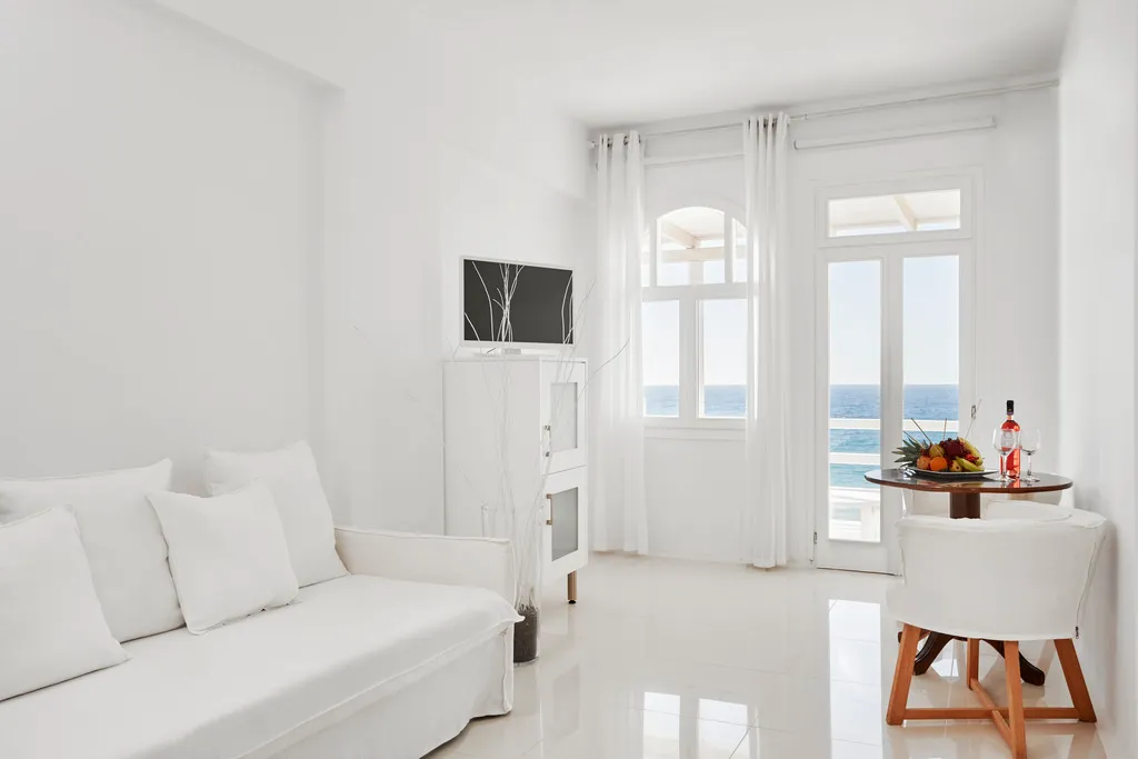 SUITE WITH PRIVATE POOL Room, Notos Therme & Spa By Mr and Mrs White, Santorini
