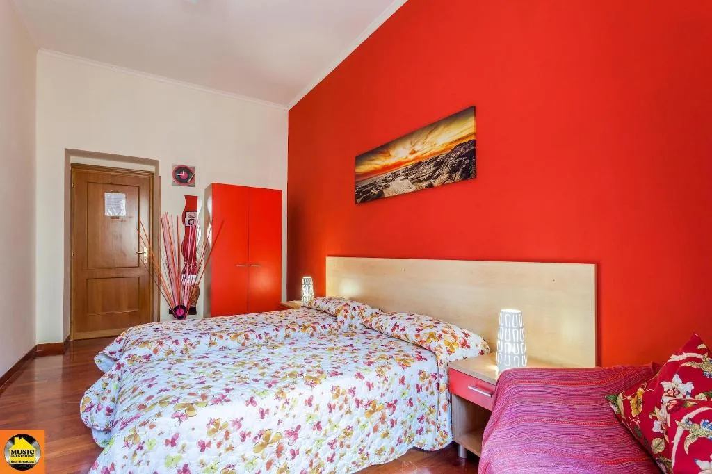 Room, Music Guesthouse Bed And Breakfast, Naples