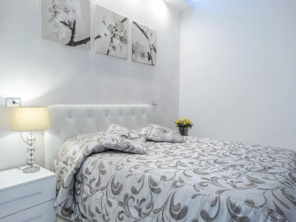 Room, Happy Home 2C, Naples