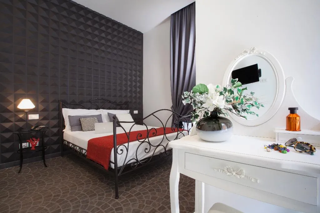 DOUBLE DELUXE Room, Suite Dei Catalani, Naples
