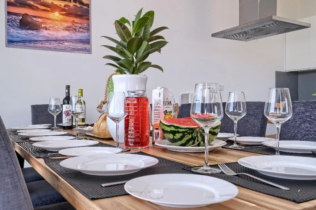 VILLA FIVE BEDROOMS WITH PRIVATE POOL Room, Sea Point Villas, Cyprus