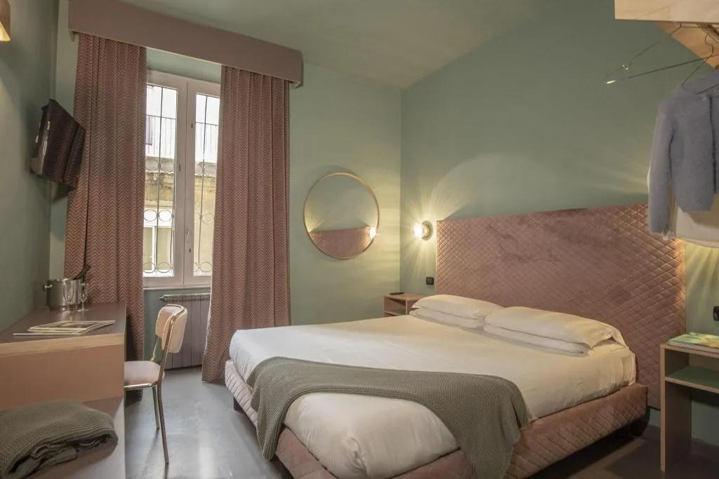 Room THREE BEDS Room, Milani, Rome