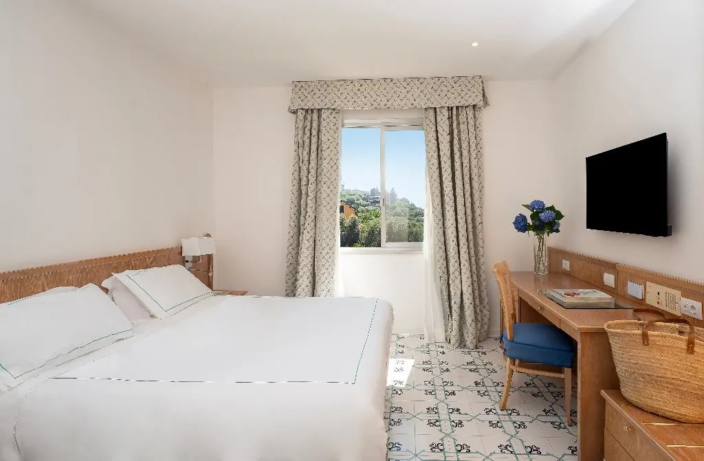 DOUBLE STANDARD Room, Grand Hotel Vesuvio, Naples
