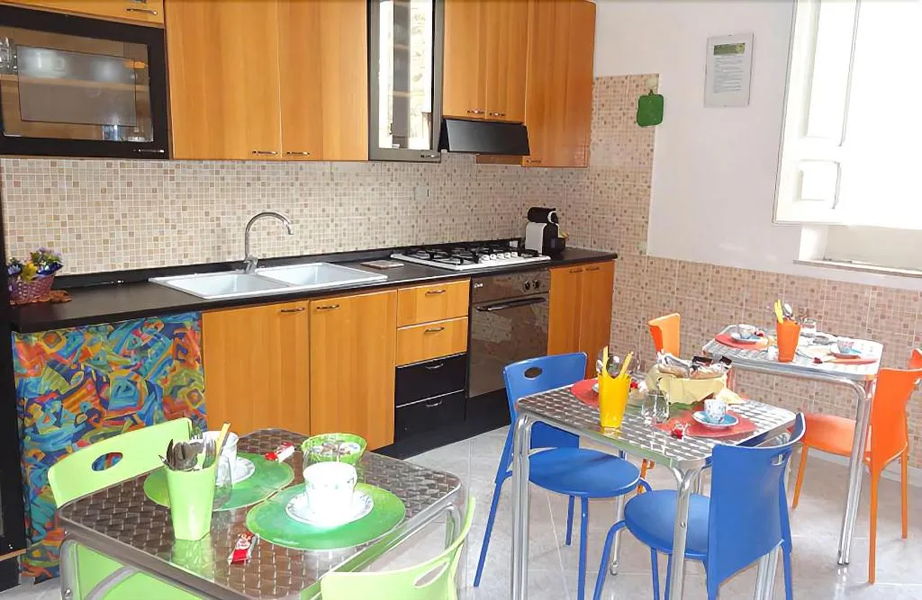 Room, Melone Giallo, Palermo