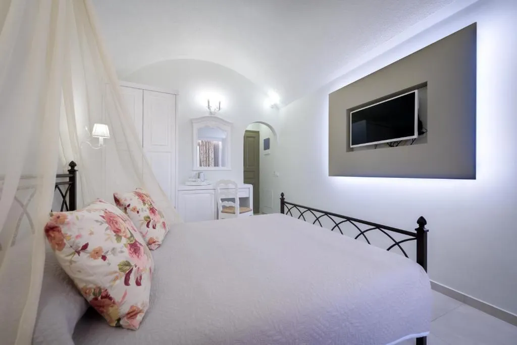 Double or Twin SUPERIOR Room, Zephyros, Santorini
