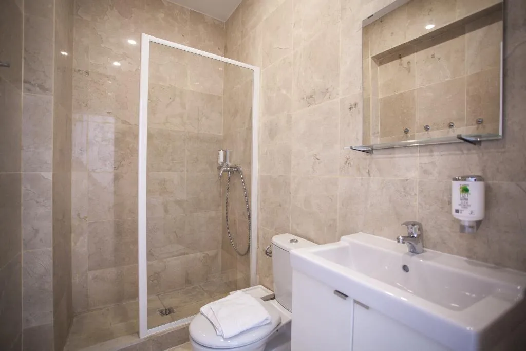 APARTMENT TWO BEDROOMS ONE BATHROOM Room, Gran Central Suites, Madrid