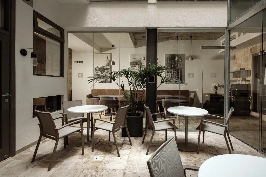 Restaurant, 19 Rooms, Malta